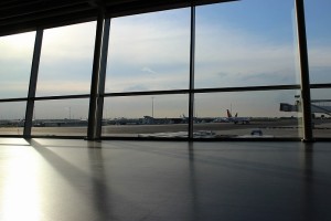 airport-691047_1280